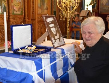 Λαμία: Η ηρωική υποδοχή των λειψάνων του Ν.Νιάφα που έπεσε στην Κύπρο 53 χρόνια μετά (φωτό, βίντεο)